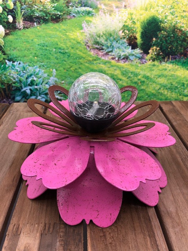 Solar Powered Lotus Flower Light with Crackle Glass Ball - Waterproof Garden Decor🔥